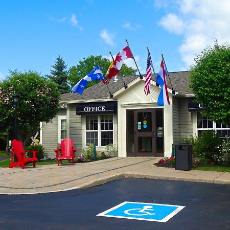 Amsterdam Inn & Suites Sussex Luaran gambar