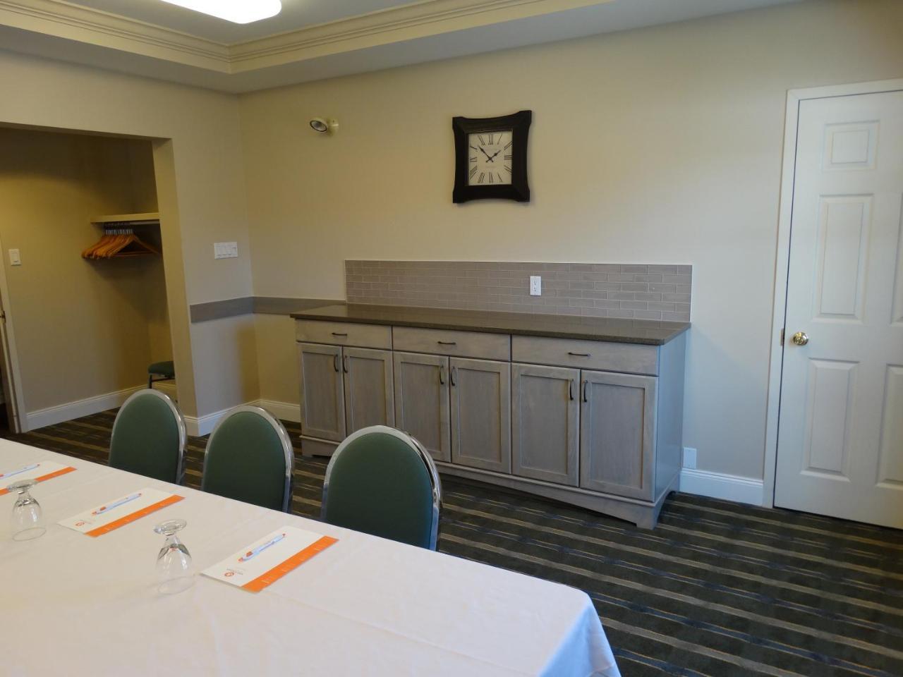 Amsterdam Inn & Suites Sussex Luaran gambar