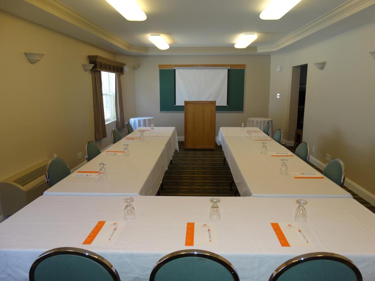 Amsterdam Inn & Suites Sussex Luaran gambar